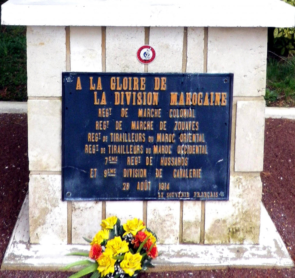 Un monument à la gloire de la division Marocaine à La Fosse-à-l'eau.