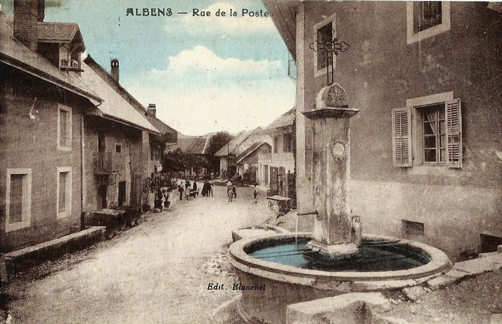 Albens, la fontaine rue de la poste (collection particulière)