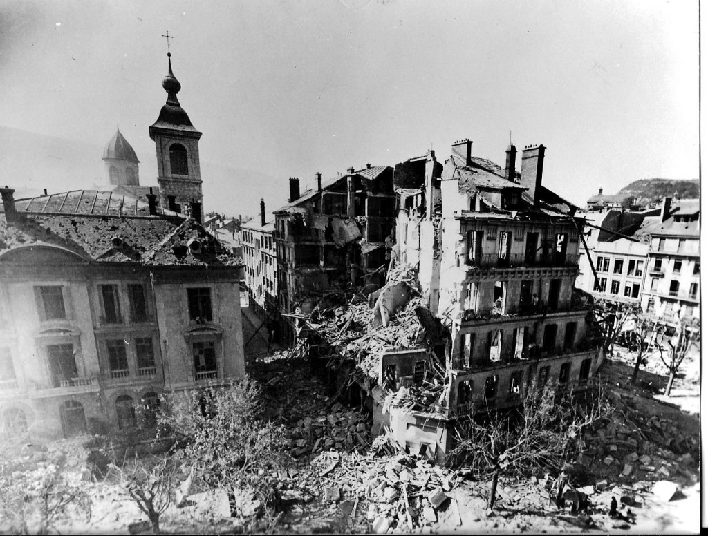 Chambéry bombardée (collection particulière)