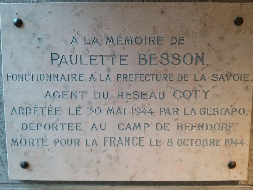 Une plaque en préfecture de Chambéry…