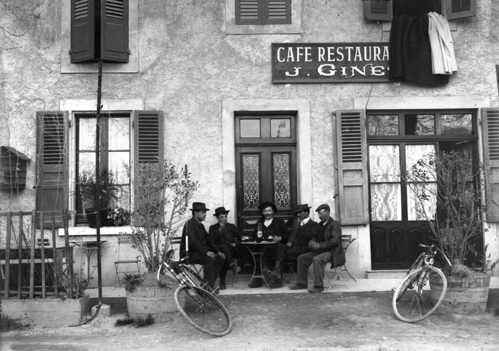 Prenez un verre au café Ginet à Saint-Félix