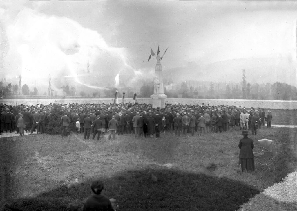 Inauguration du monument aux morts d'Albens