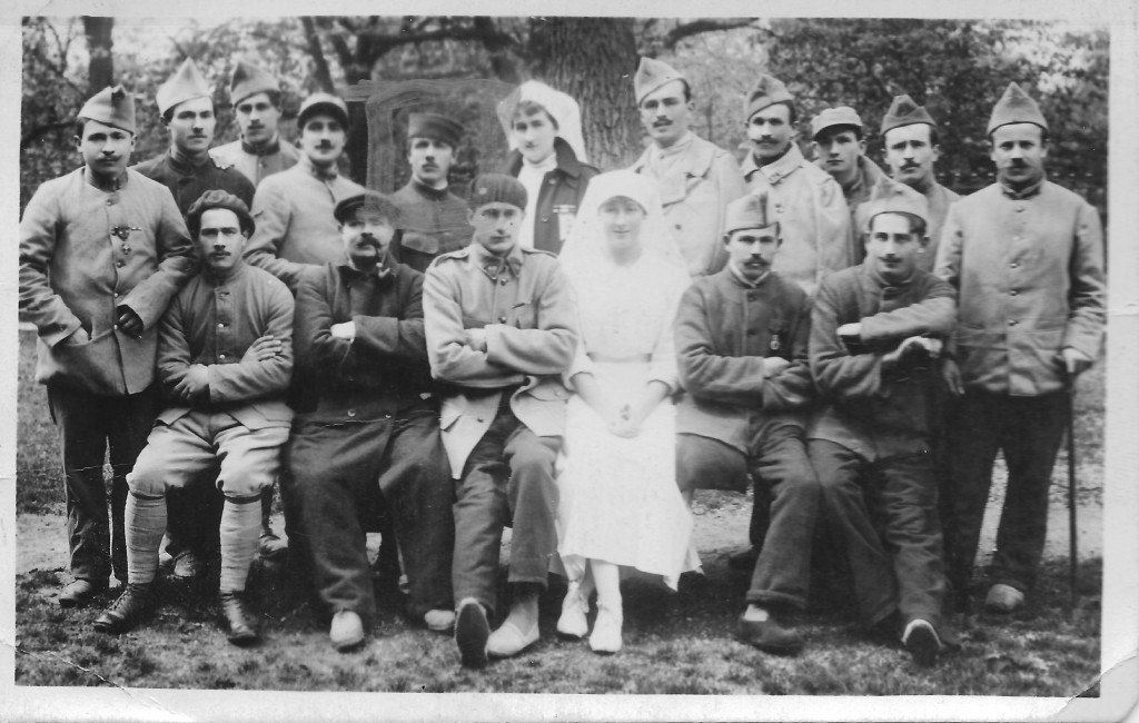 Amputés de la jambe, de la main dans un hôpital en 1919 (archives privées)