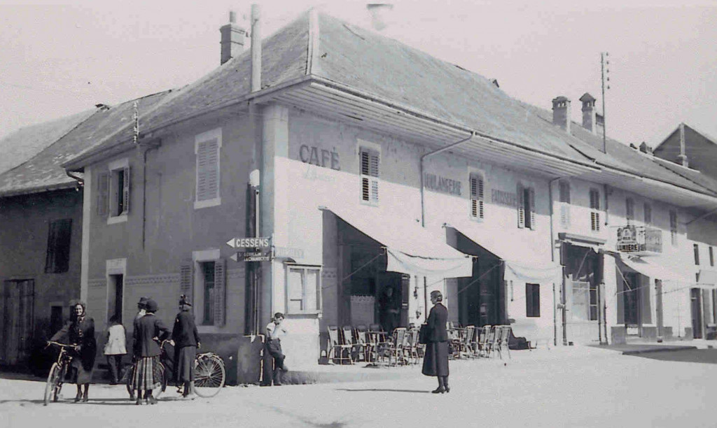 Bicyclettes à Albens vers 1942 (archive Kronos)