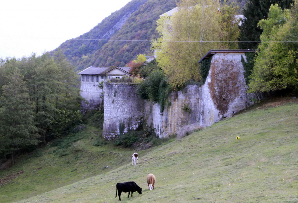 Une situation privilégiée au pied de la montagne de la Biolle