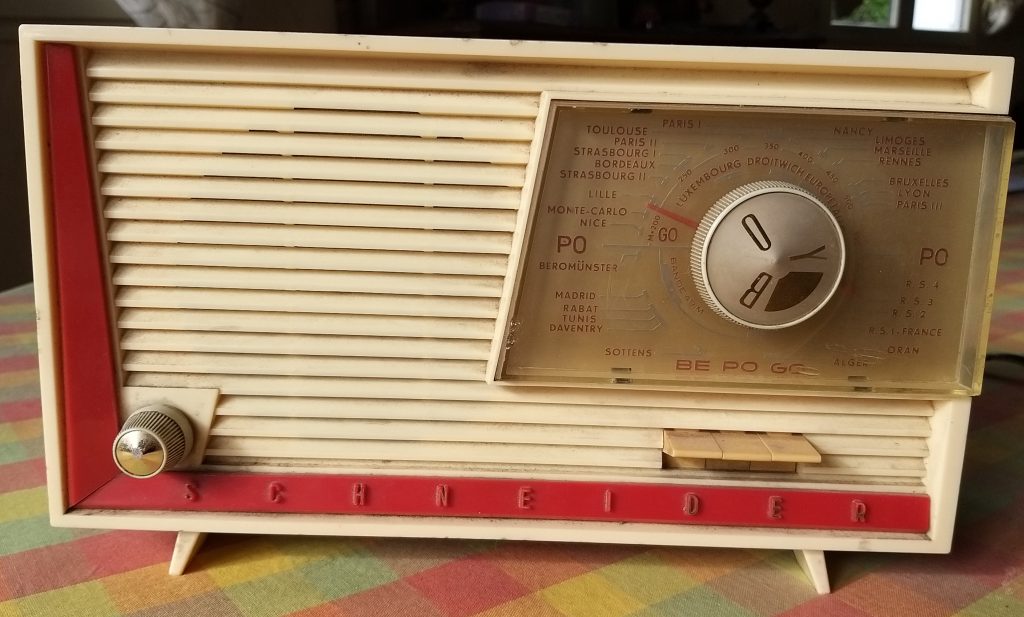 Petit modèle de poste de radio (collection privée)