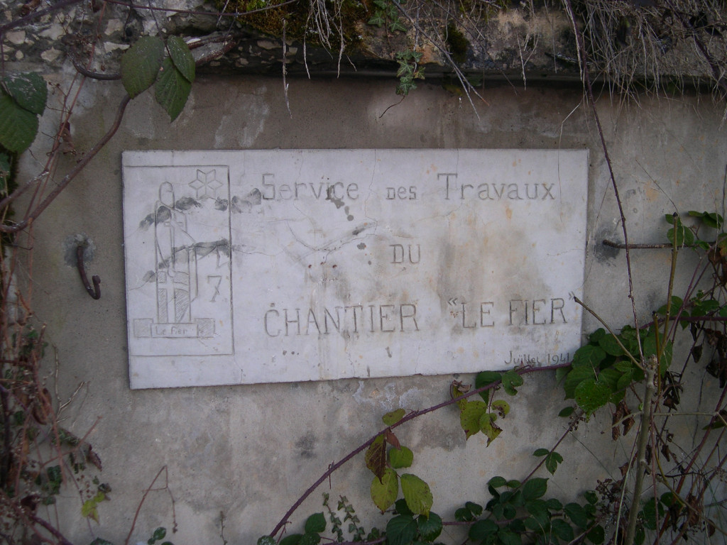 Plaque ornant un réservoir (collection privée)