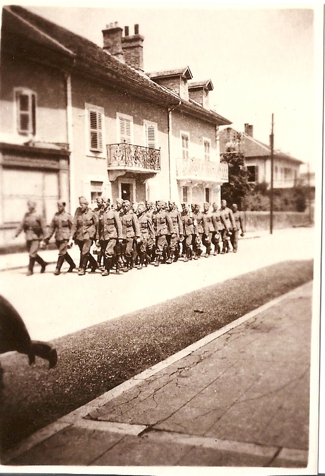 Dans les rues d'Albens en juin 1940 (archive privée)